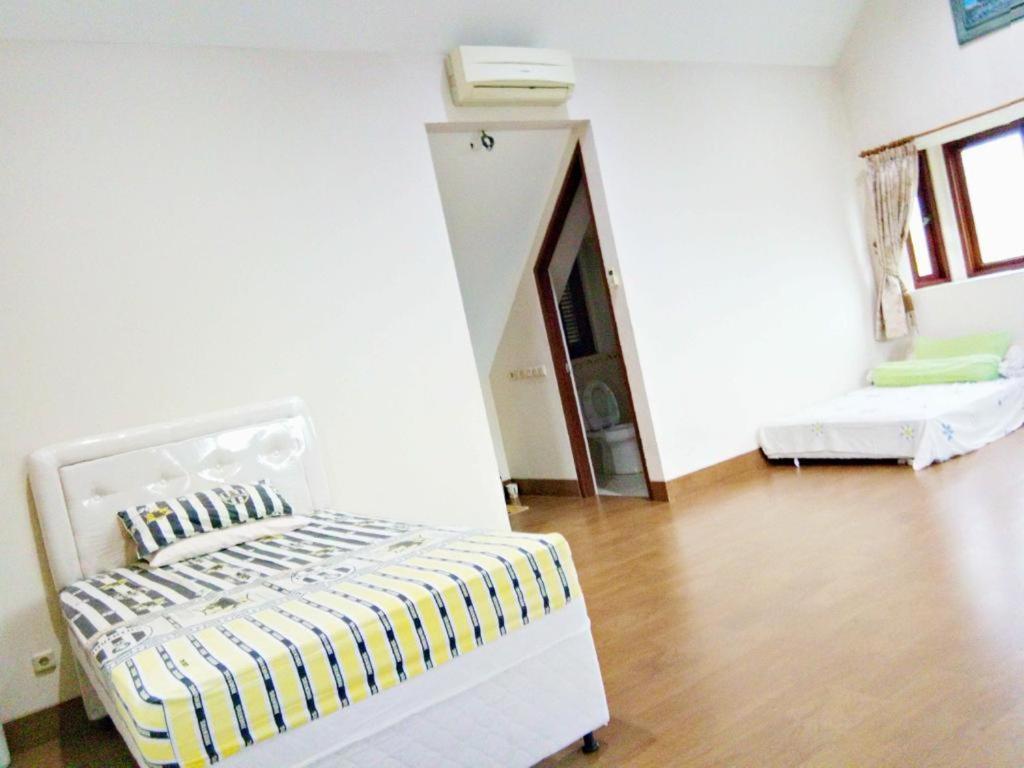 Villa Gathering Yuni Syahla Citaringgul Exterior foto